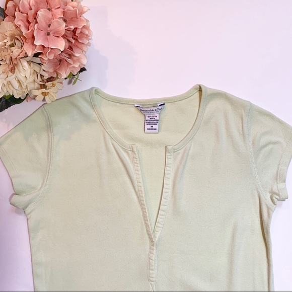 ๐ป NWOT Abercrombie & Fitch Tee - Picture 2 of 3